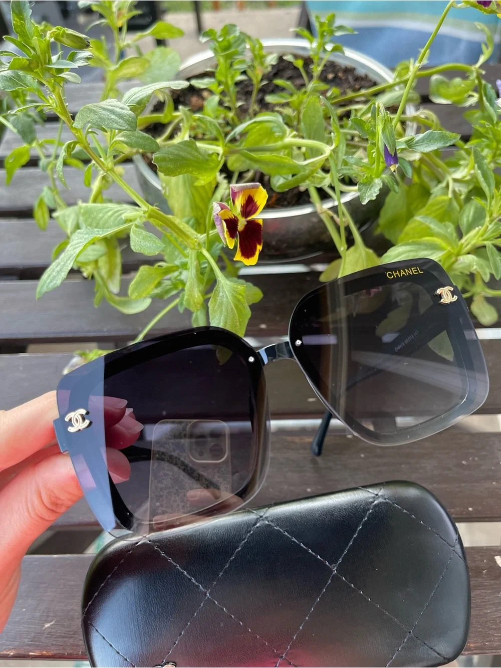 CHANEL Rimless Sunglasses black